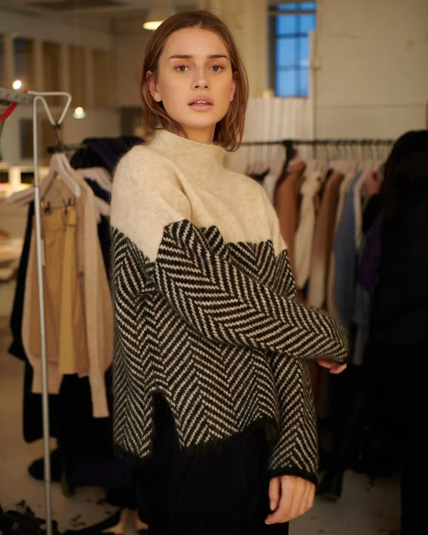 Lourdes | Suave jersey de cuello alto