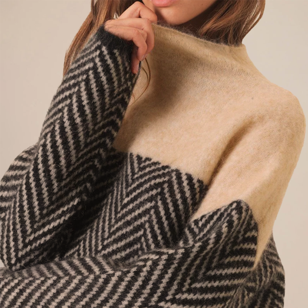 Lourdes | Suave jersey de cuello alto